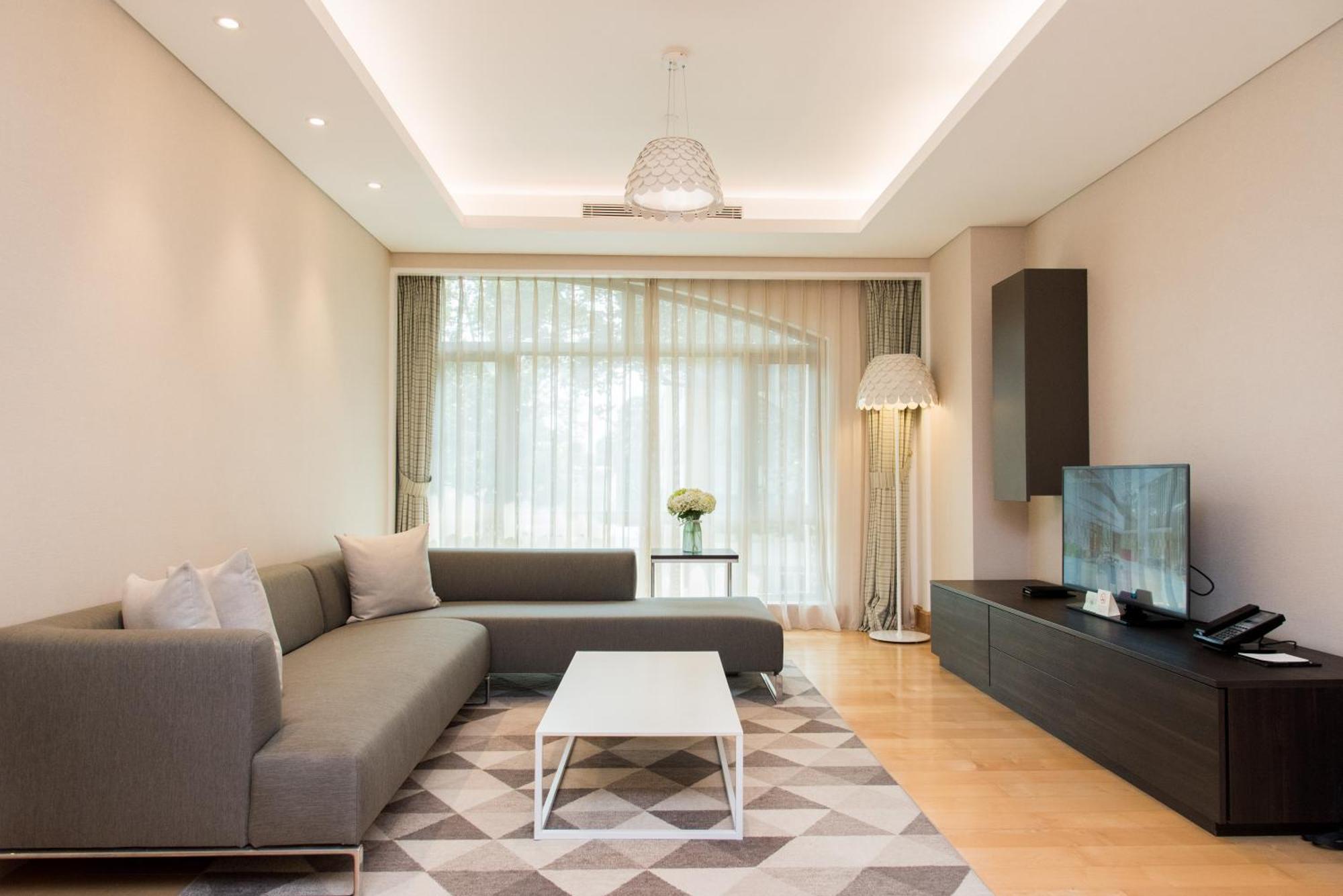 Sherwood Suites Хошимин Экстерьер фото