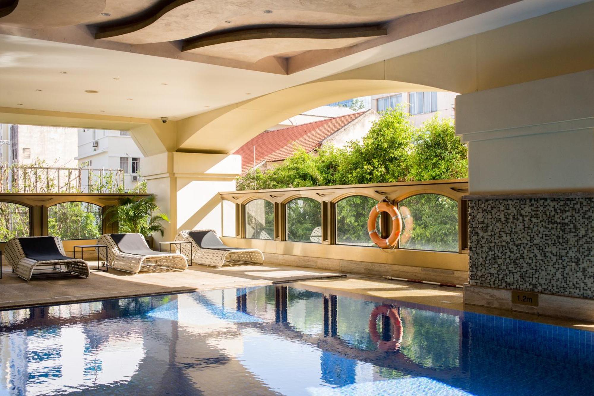 Sherwood Suites Хошимин Экстерьер фото