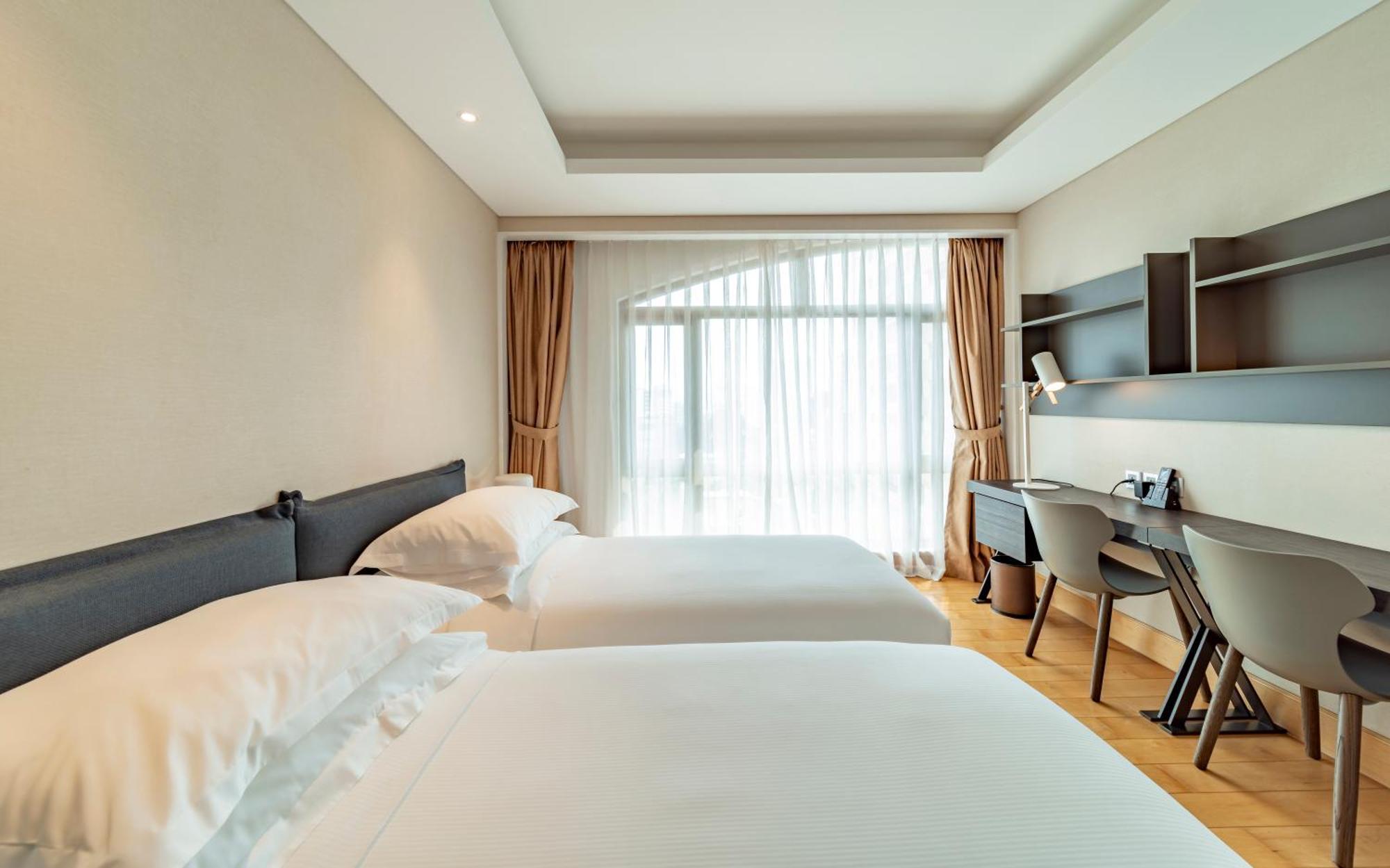 Sherwood Suites Хошимин Экстерьер фото