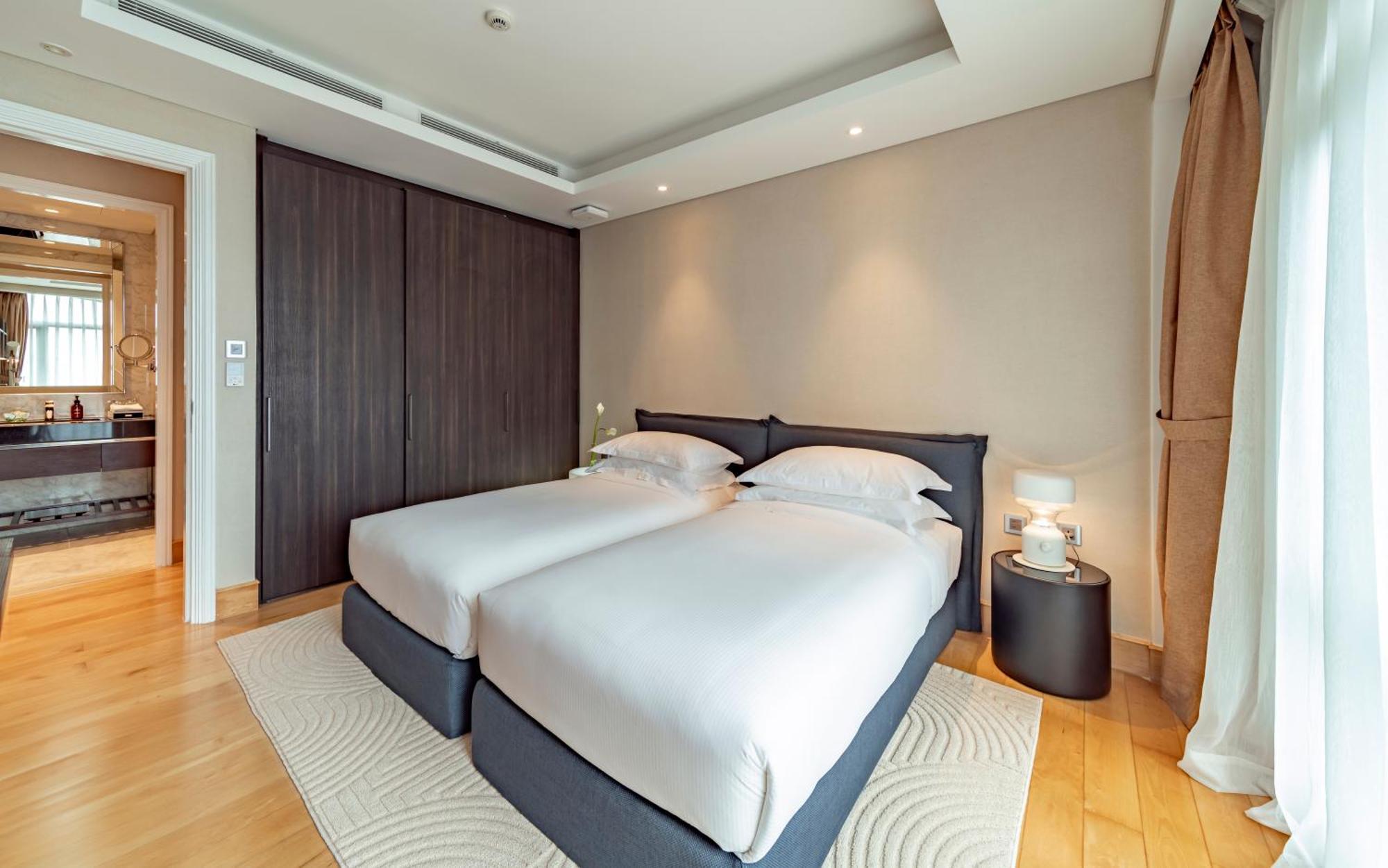 Sherwood Suites Хошимин Экстерьер фото