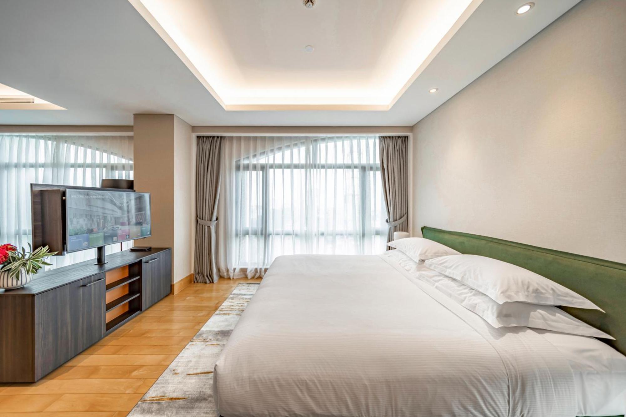 Sherwood Suites Хошимин Экстерьер фото